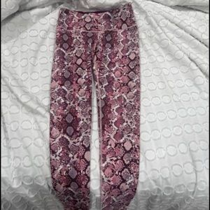 Snake print leggings